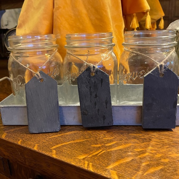 3 Pint Size Mason Jars w/Slate Tags in Tin Box - Picture 2 of 3